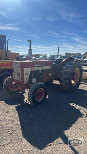 1969 INTERNATIONAL 624 DIESEL TRACTOR