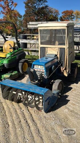 FORD LGT 145 GAS LAWNTRACTOR