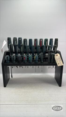 MASTERCRAFT 32 PC SCREWDRIVER SET WITH STAND