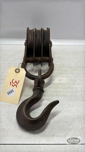 TRIPLE PULLEY WITH HOOK