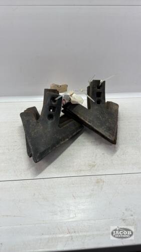 (13) CNH 6079BC CULTIVATOR TEETH