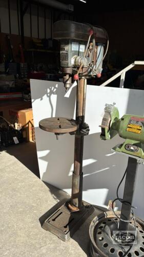 BRITBULL 5/8IN FLOOR MODEL DRILL PRESS