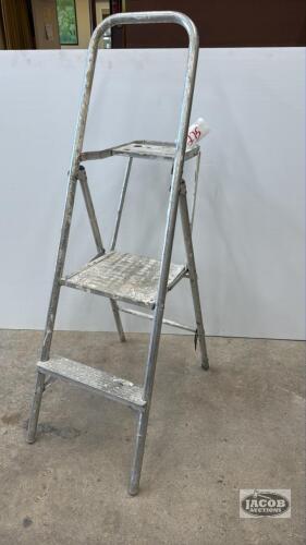 2-STEP STOOL