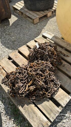 SET OF TRACTOR CHAINS FOR 42IN TIRE