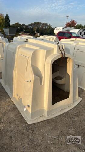 AGRIPLASTIC POLY CALF HUTCH