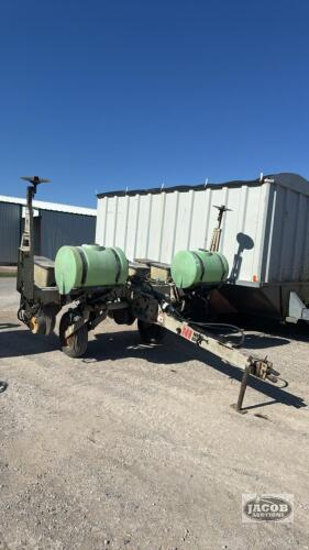 NEW IDEA 4 ROW X 30IN PLANTER