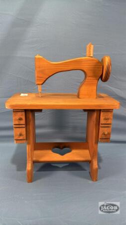 CHILDS WOODEN SEWING MACHINE
