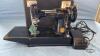 SINGER FEATHERLITE SEWING MACHINE IN CARRYING CASE - 2