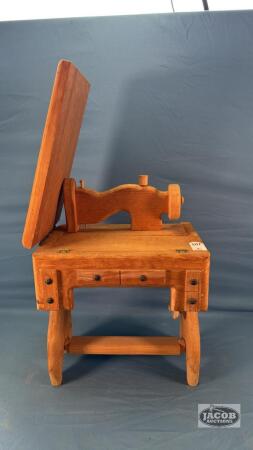 CHILDRENS WOODEN SEWING MACHINE TOY