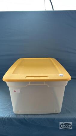 STERLITE PLASTIC TOTE WITH LID
