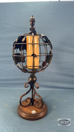 DECORATIVE GLOBE STYLE CANDLE HOLDER