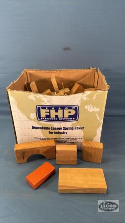 ASSORTMENT OF WOODEN BLOCKS