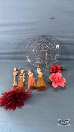 (4) VANITY BRUSHES AND 10IN GLASS PLATTER
