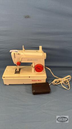 SINGER JUNIOR MISS CHILDRENS SEWING MACHINE