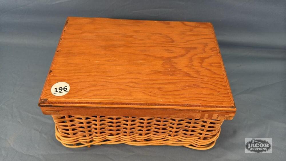 QUANTITY OF CLOTHES PIN IN WICKER BOX