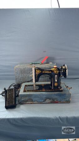 CINDERELLA SINGER CLONE WITH CARRYING CASE