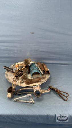 QUANITITY OF VINTAGE KITCHEN UTENSILS