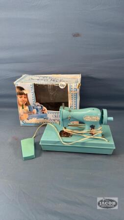 HOLLY HOBBIE CHILDRENS SEWING MACHINE