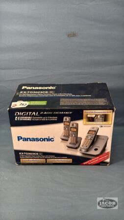 PANASONIC CORDLESS PHONE WITH (3) HAND SETS