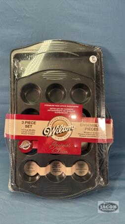 WILTON (3) PIECE BAKE WARE SET