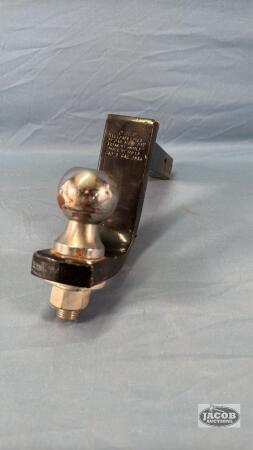 2IN TRAILER HITCH FOR A 1IN RECEIVER