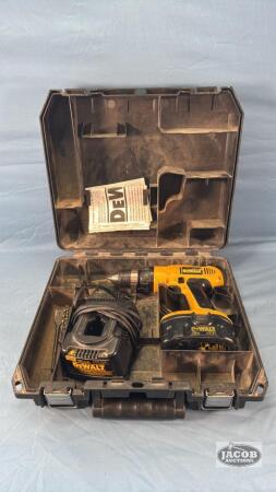 18VOLT 1/2IN DEWALT DRILL