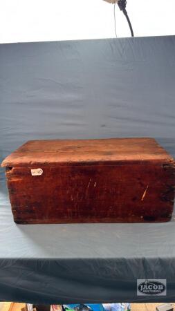 PRIMITIVE WOODEN BOX