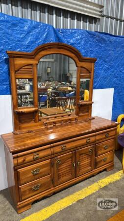 PINE TRIPLE DRESSER