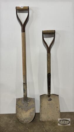 (2) D HANDLED SHOVELS