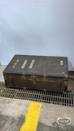 STEAMER TRUNK