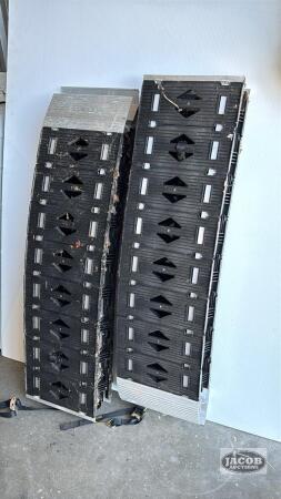 PAIR OF "S CURVED" CENTER FOLD RAMPS