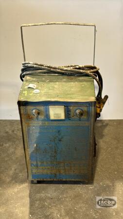MARQUETTE BATTERY CHARGER WITH BOOST (UNTESTED)