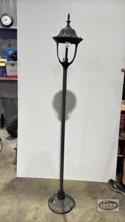 METAL FLOOR LAMP