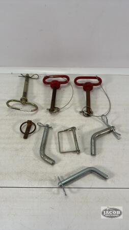QUANTITY OF LIGHT DRAW PINS AND HITCH PINS
