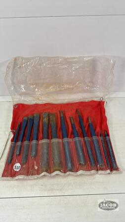 (12) PIECE PUNCH AND CHISEL SET