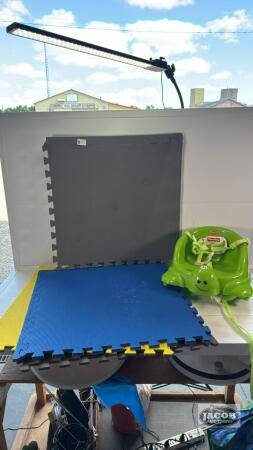 (4) FOAM MATS 20IN SQUARE