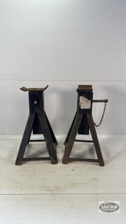(2) 13IN AXEL STANDS
