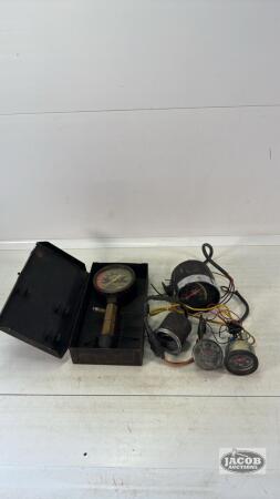 ASSORTMENT OF AUTO TESTING GAGES