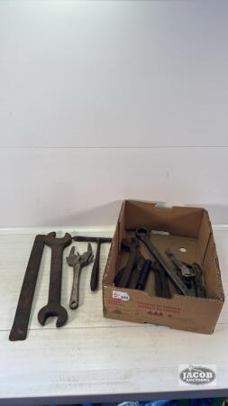 QUANTITY OF VINTAGE WRENCHES