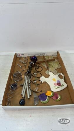 QUANTITY OF SUN CATCHERS AND WIND CHIMES