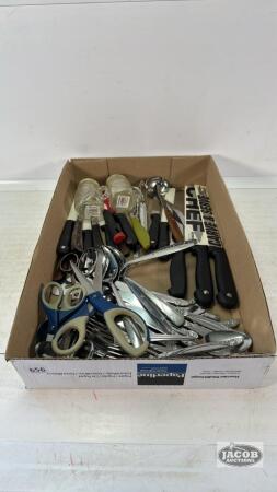 QUANTITY OF KITCHEN UTENSILS