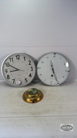(2) QUARTZ 12IN CLOCKS