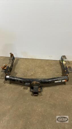 REESE 2IN TRALER HITCH FOR A TRUCK