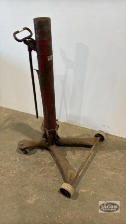 HYDRAULIC LIFT (NOT COMPLETE) WITH TIRE SPOONS