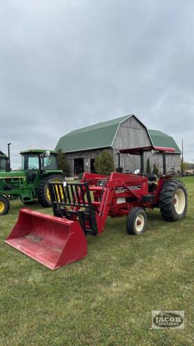 INTERNATIONAL 684 DIESEL TRACTOR WITH LOADER