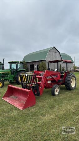 INTERNATIONAL 684 DIESEL TRACTOR WITH LOADER
