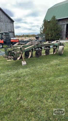 JOHN DEERE 2600 5 FURROW PLOW