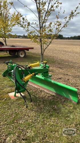 JOHN DEERE 9FT HYDRAULIC SCRAPER BLADE