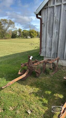 ALICE CHALMERS, THREE FURROW SNAP COUPLER PLOUGH