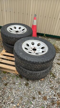 SET OF COOPER 245/70R17 TIRES